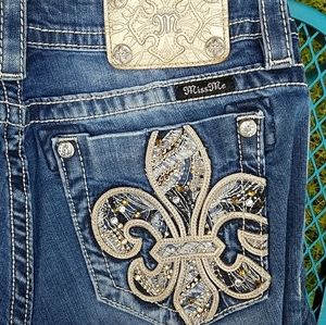 Miss Me size 28  mid rise bootcut Jeans 💎